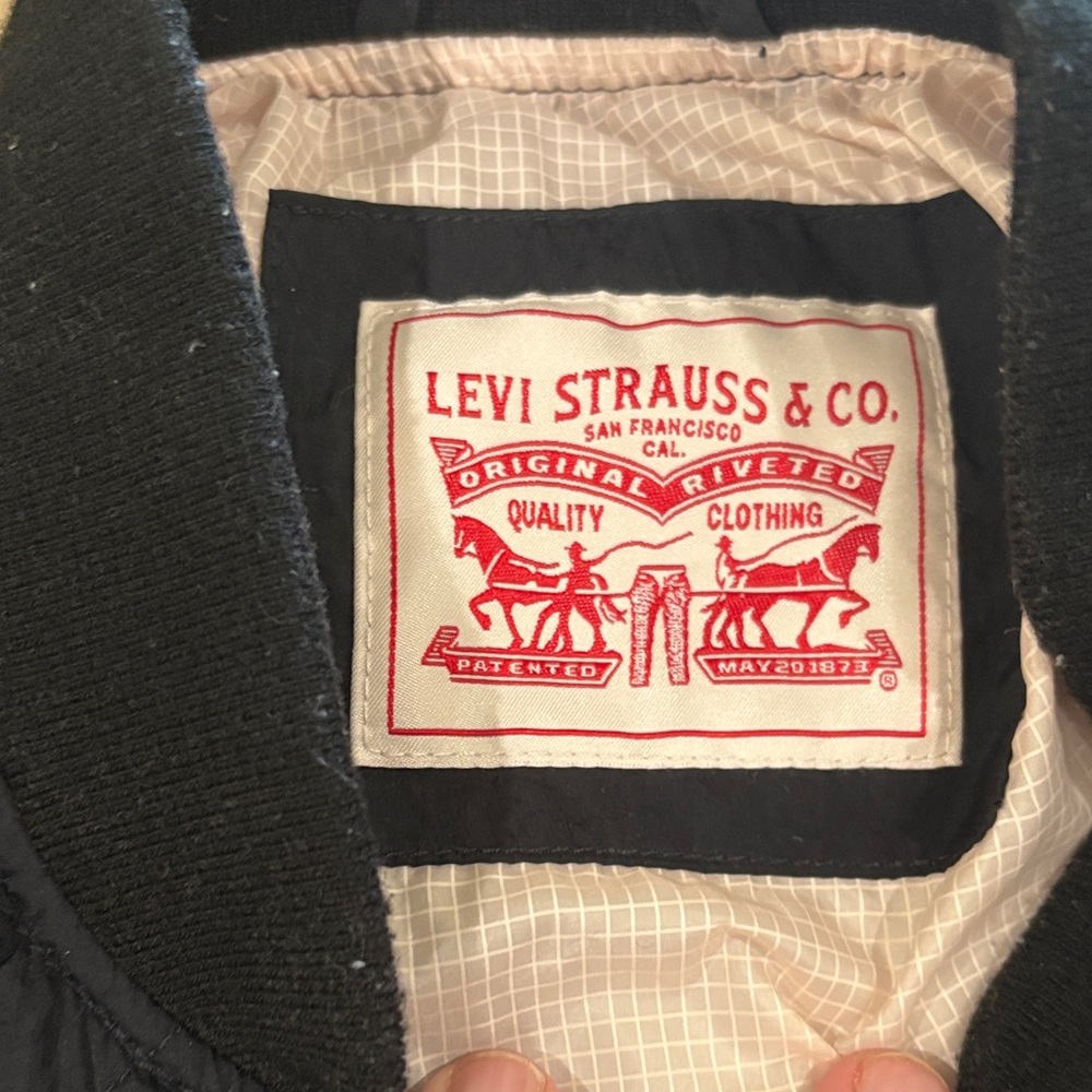 Levi's Black Quilted + Lined Bomber Jacket. Women XL. Like new condition. Sharp! - Picture 2 of 10